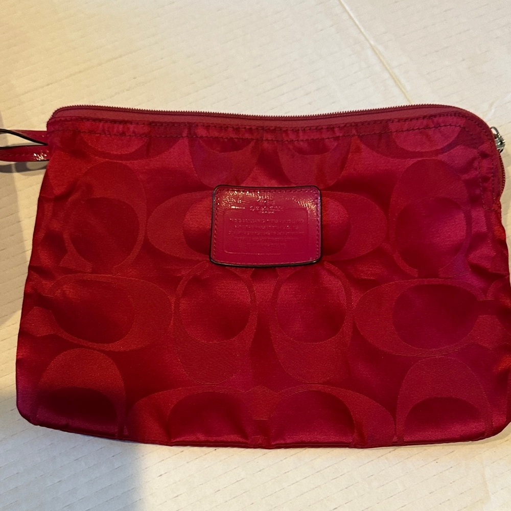 Coach Satin Logo XL Red Packable NY Weekend Tote with Removable Pouch Pre-Owned - Picture 9 of 15